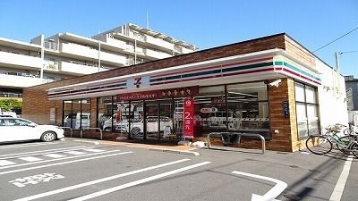 コンビニ　セブンイレブン（コンビニ）まで227m