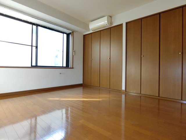 居室・リビング　南向きの明るい居室スペース。（※参考写真）