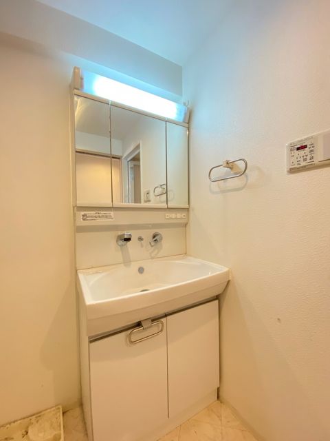 洗面設備　※写真は同建物別部屋