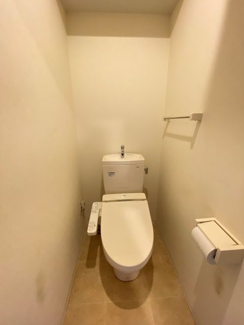 トイレ　※写真は同建物別部屋