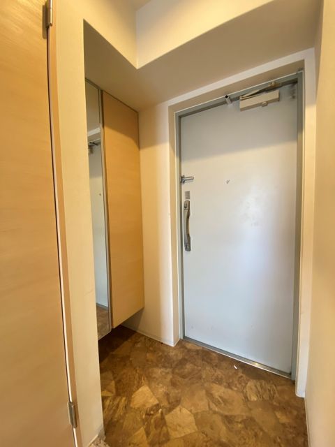 玄関　※写真は同建物別部屋