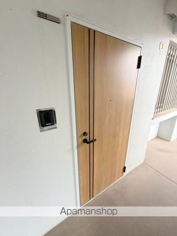アーベイン堀川の玄関写真