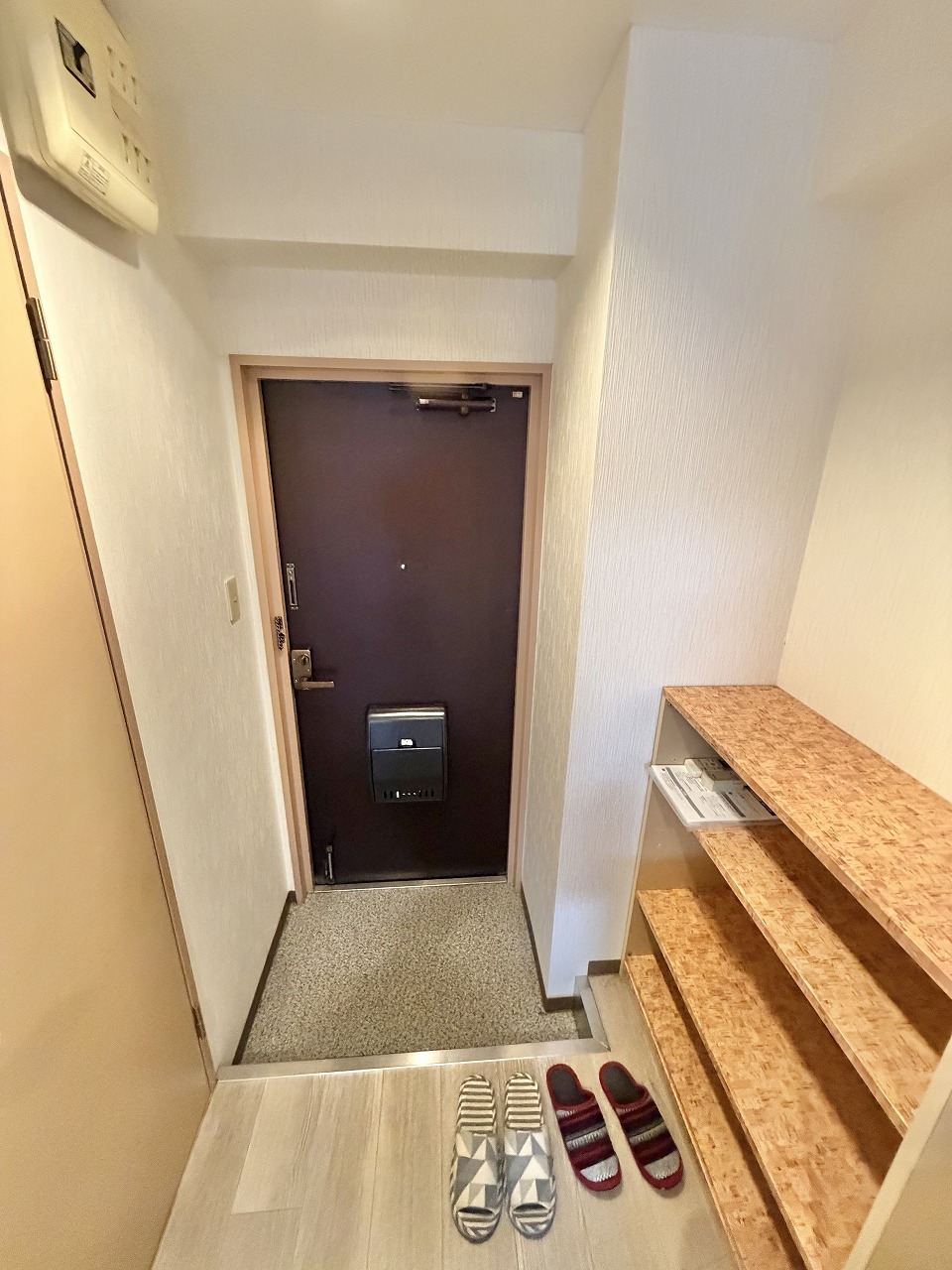 ＪＲ山陽本線 鷹取駅 徒歩12分 4階建 築30年の玄関写真