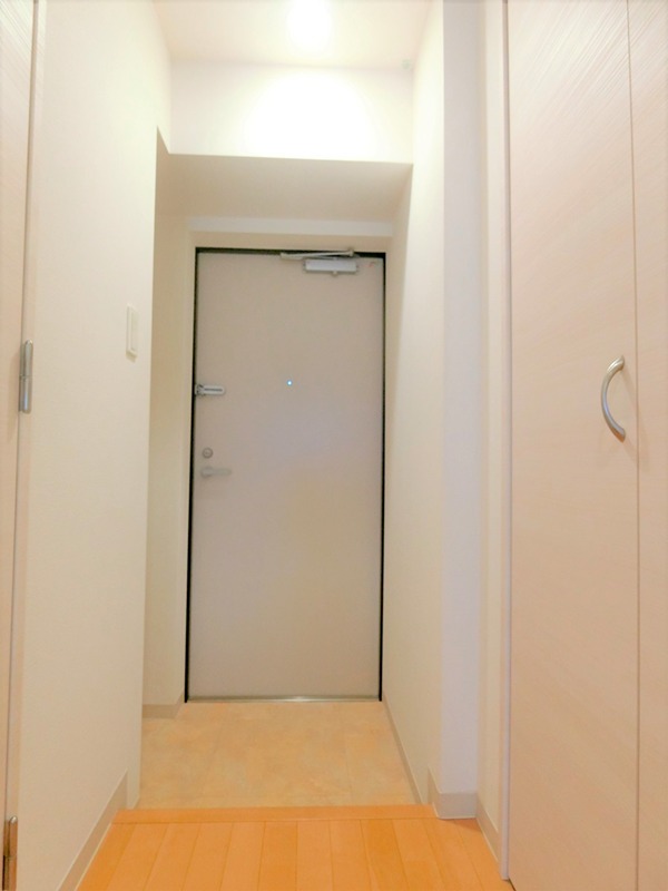 玄関　※別部屋参考写真
