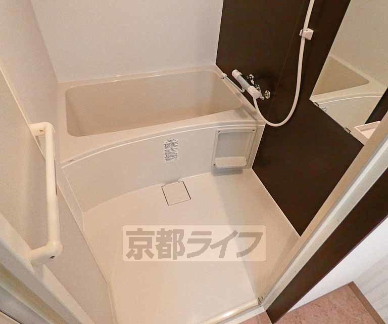 バス・シャワールーム　ゆったりとした浴室です