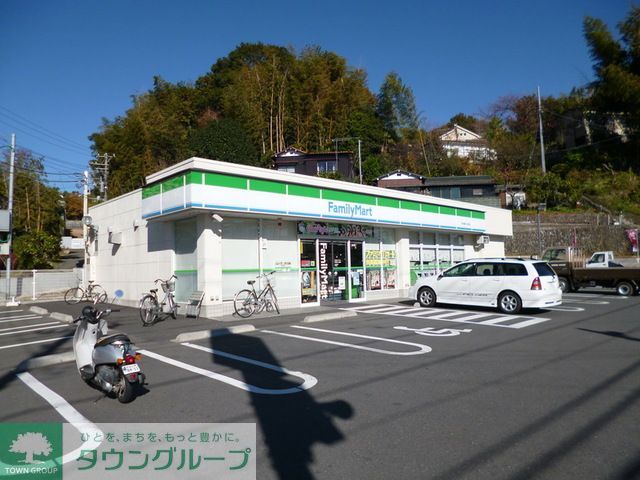 コンビニ　ファミリーマート町田能ケ谷町店（コンビニ）まで960m