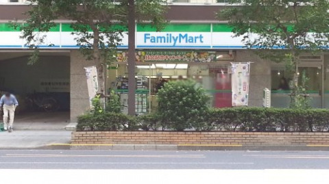 コンビニ　FamilyMart 新日本橋駅前店（コンビニ）まで510m