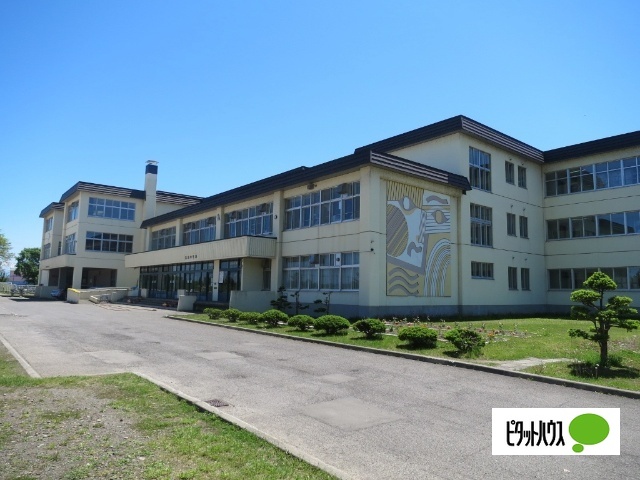 中学校　旭川市立忠和中学校（中学校）まで2710m