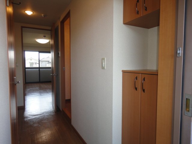 玄関　玄関（下駄箱）
