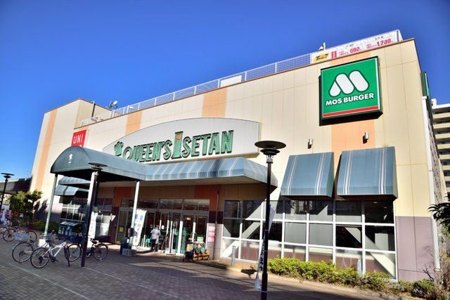 スーパー　クイーンズ伊勢丹杉並桃井店（スーパー）まで390m