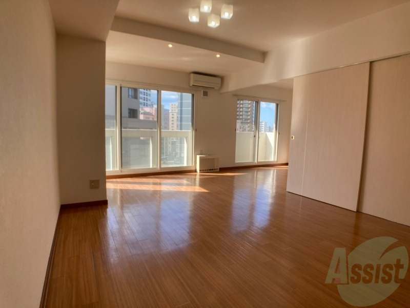 居室・リビング　広くてキレイなお部屋が広がっていて、充実した生活が送れそう。