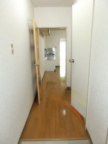 玄関　玄関入るとこんな感じ。