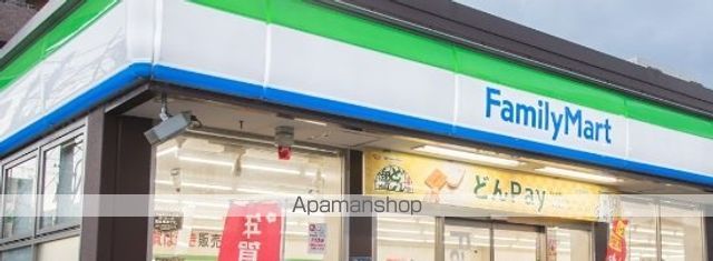 コンビニ　ファミリーマート（コンビニ）まで592m