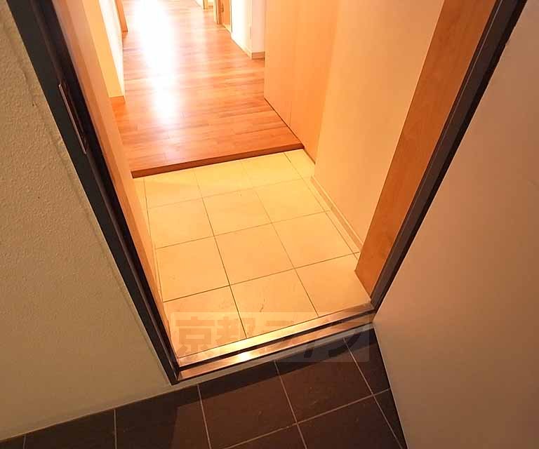 玄関　ゆったりとした玄関部分です。