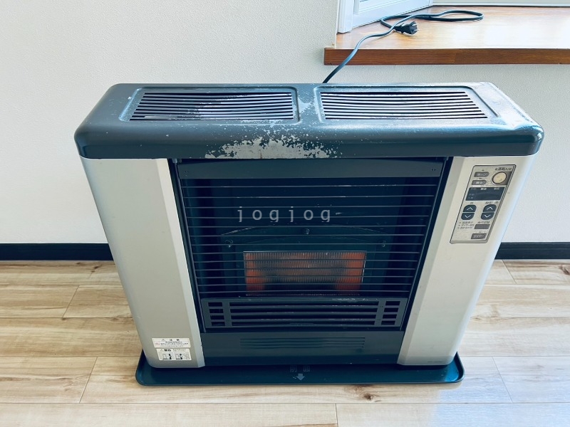 その他設備　冬はあったか石油ストーブです。