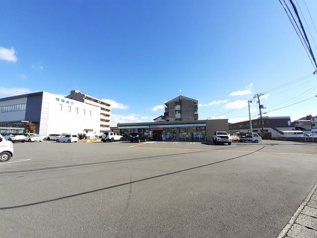 コンビニ　ファミリーマート 高知大津バイ（コンビニ）まで850m