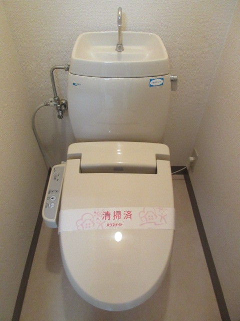 トイレ　温水洗浄便座