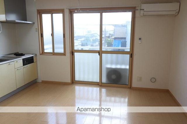 ＪＲ奥羽本線 秋田駅 バス乗車時間：12分 最寄りバス停で下車 徒歩3分 2階建 築20年の居間写真