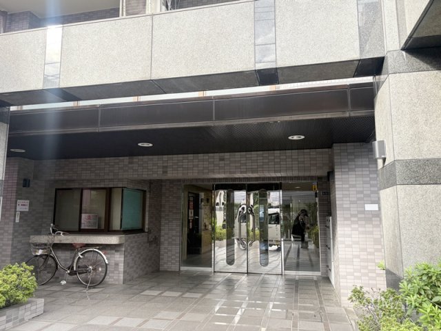 エントランス　ゆとりのあるエントランスです☆