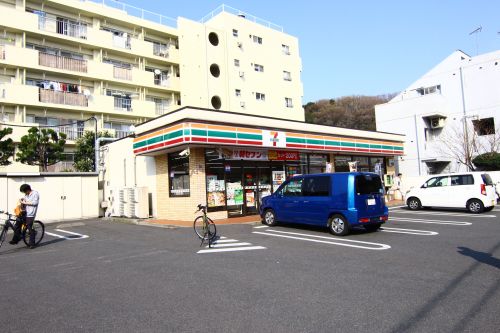 コンビニ　セブン－イレブン横浜日吉本町３丁目店（コンビニ）まで125m