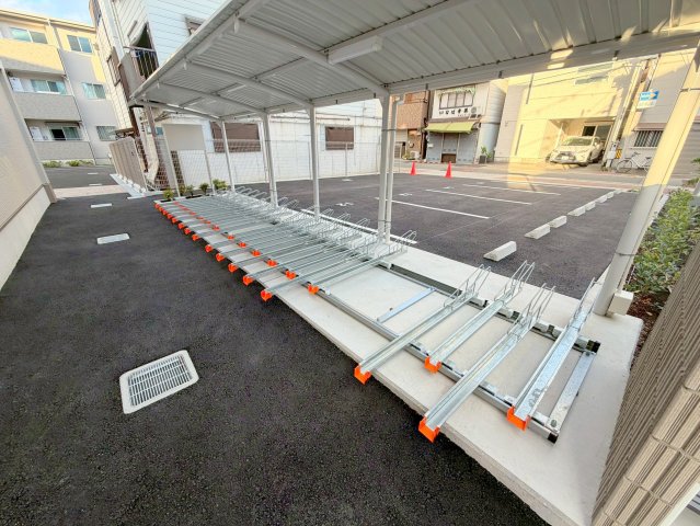 駐車場　敷地内には入居者専用の駐輪スペースもあります。