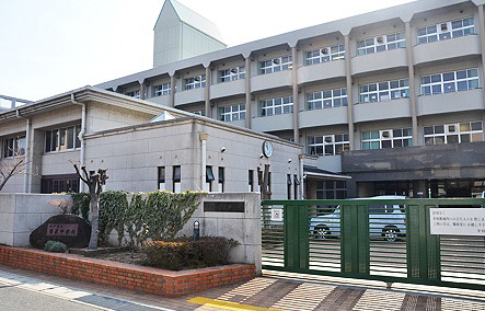中学校　鷹匠中学校（中学校）まで746m