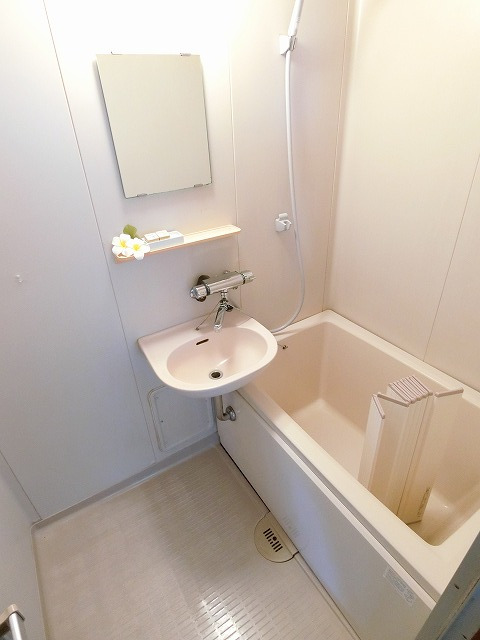 バス・シャワールーム　※別部屋のイメージ写真です。