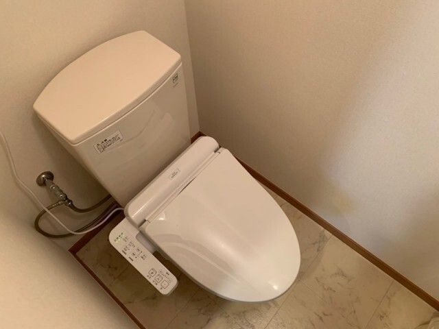 東急東横線 都立大学駅 徒歩5分 5階建 築23年のトイレ写真