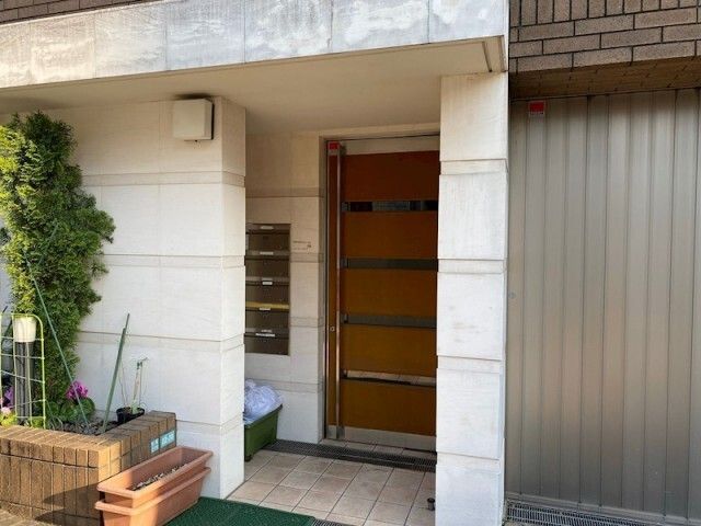 東急東横線 都立大学駅 徒歩5分 5階建 築23年の外観写真