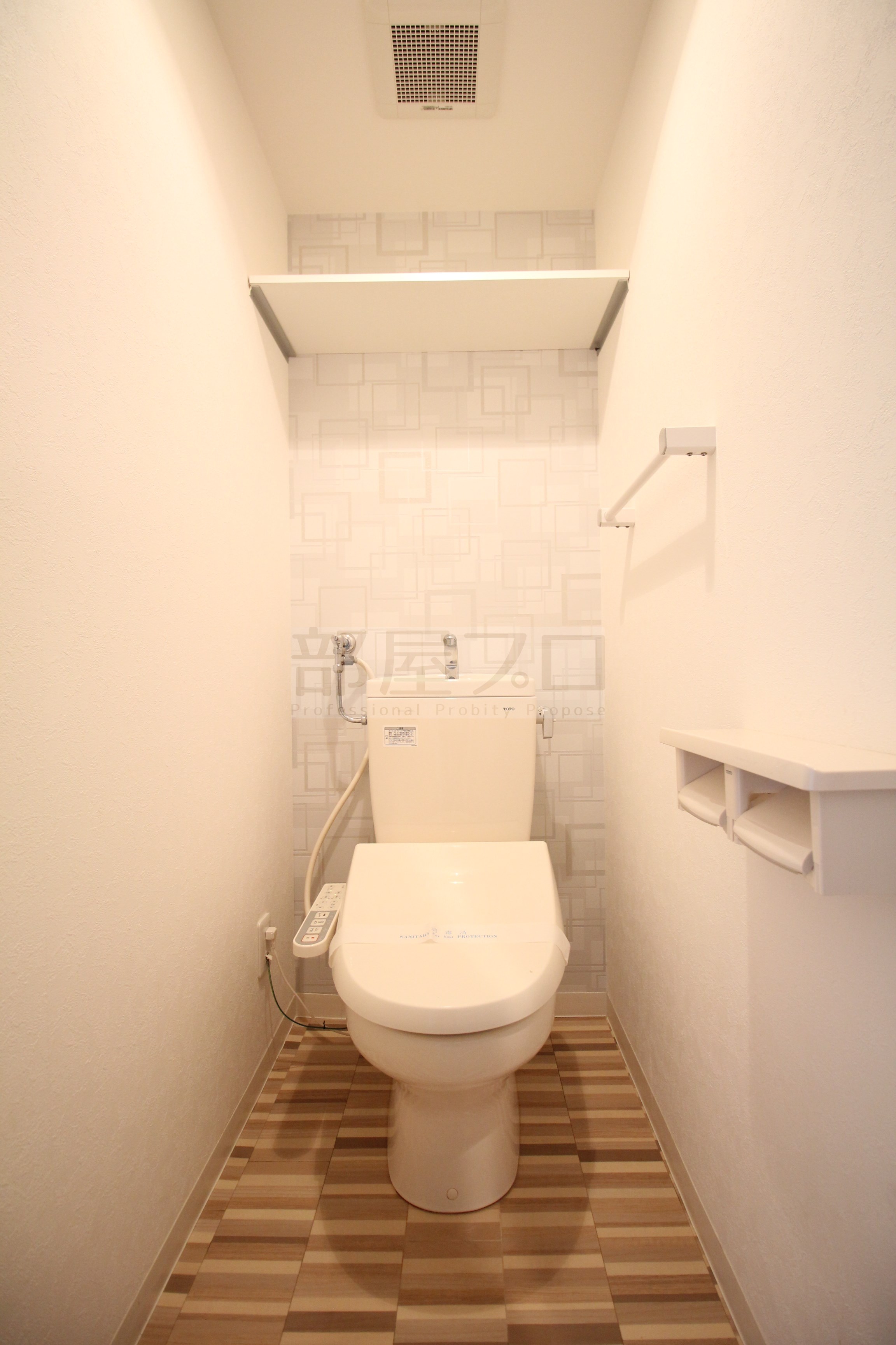 地下鉄東西線 西１８丁目駅 徒歩9分 4階建 築13年のトイレ写真
