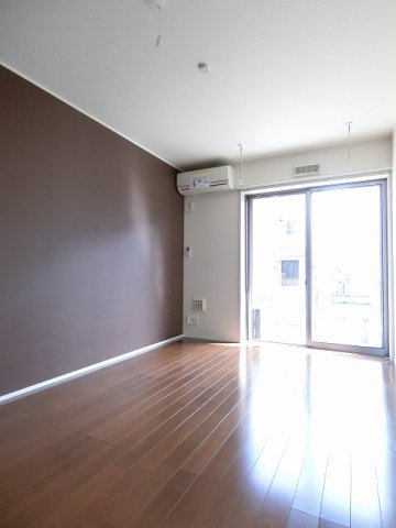 居室・リビング　南向きリビングダイニングキッチン10帖☆テラスに繋がるお部屋