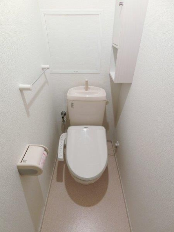 ＪＲ両毛線 伊勢崎駅 徒歩21分 3階建 築15年のトイレ写真