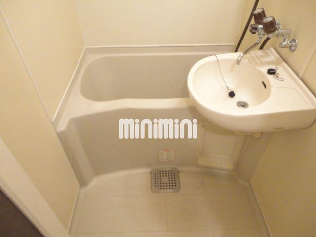 バス・シャワールーム　バスとトイレ別です。
