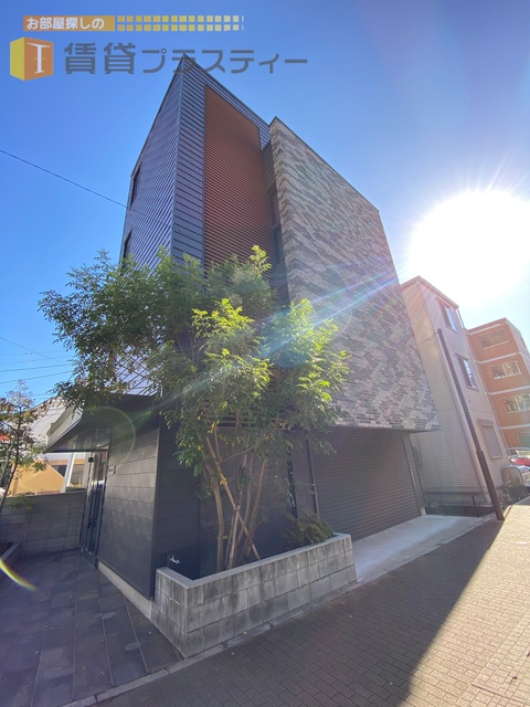 建物外観　全部で３世帯の贅沢な小規模賃貸