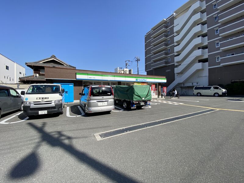コンビニ　ファミリーマート高倉町二丁目店（コンビニ）まで703m
