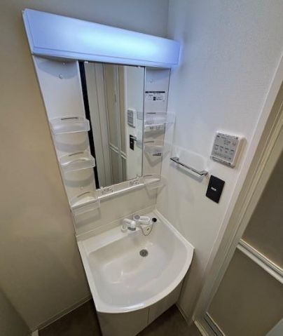 洗面設備　コンパクトで使いやすい洗面所