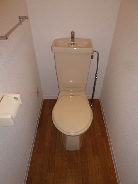 西鉄天神大牟田線 大橋駅 徒歩12分 3階建 築35年のトイレ写真