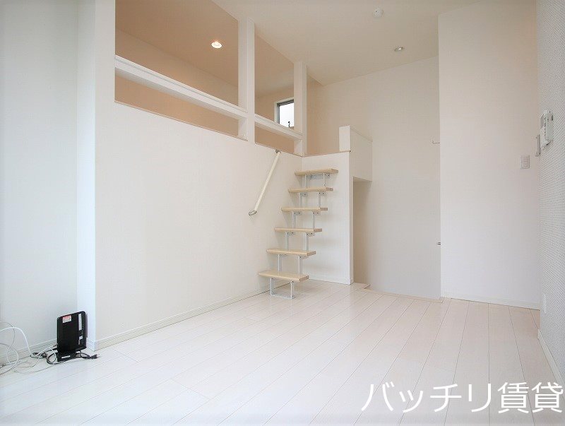 居室・リビング　同型タイプの為、現状を優先致します。