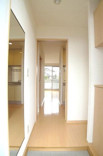 玄関　身支度も整えられる姿鏡付き！