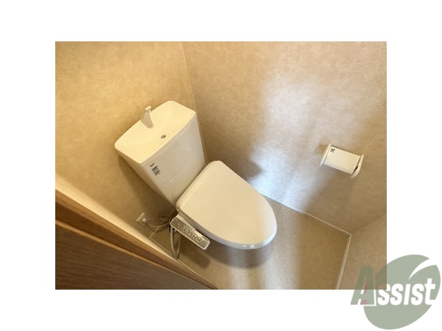 トイレ　トイレは綺麗でウォッシュレットも付いて快適にお使い頂けます。