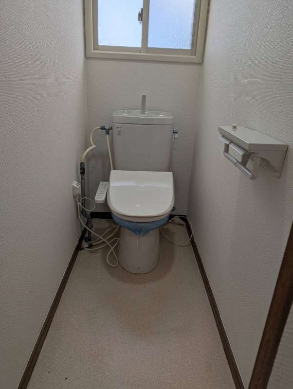 トイレ　ウォシュレット付き