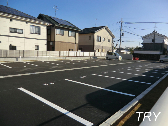 駐車場　ゆったりとした駐車場