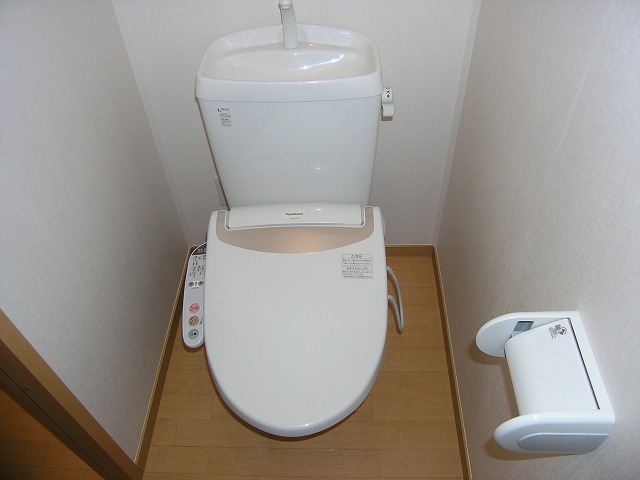 トイレ　あると嬉しい温水洗浄便座付き！