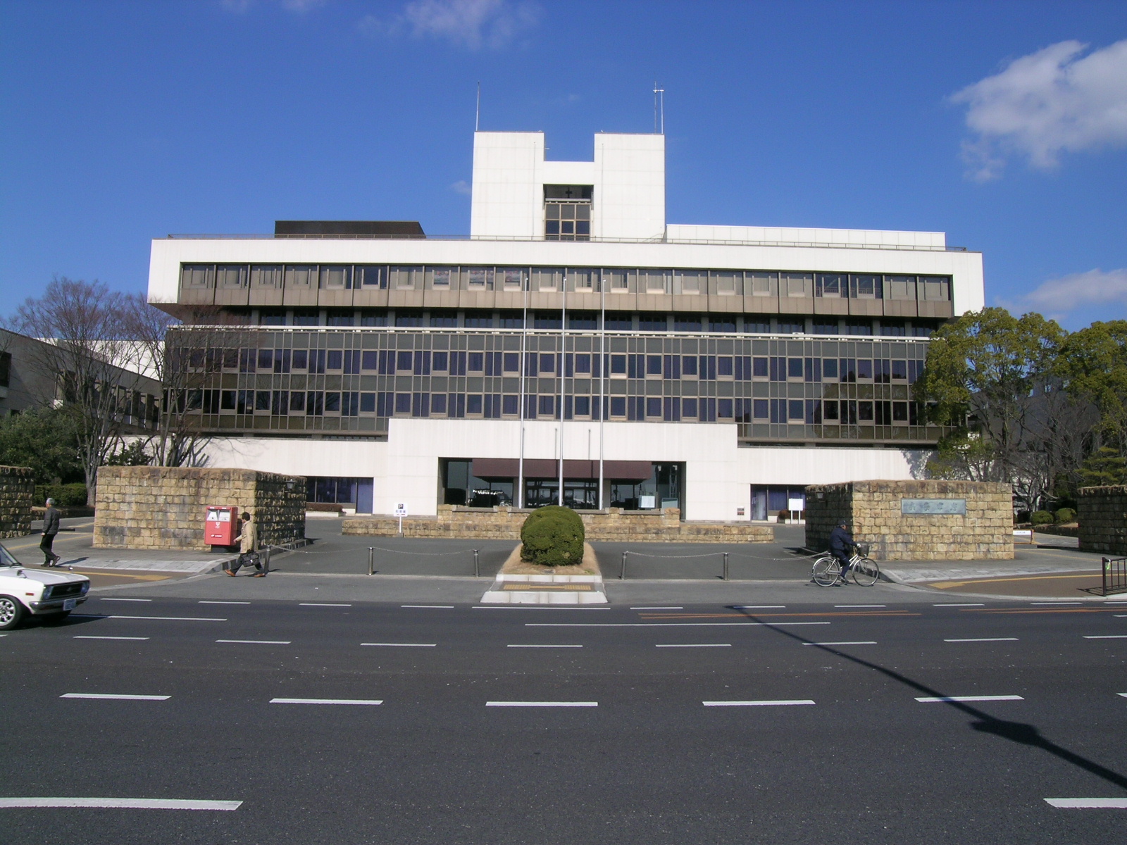 【奈良市三条大路のマンションの役所】