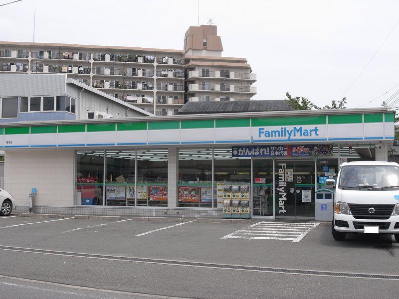 コンビニ　ファミリーマート鴻池店（コンビニ）まで446m