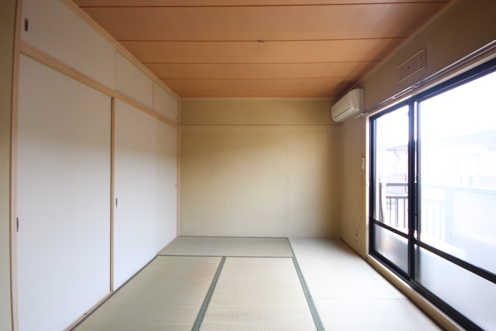 その他部屋・スペース　南向き和室６帖です！日当り良好です。各部屋エアコン完備です。
