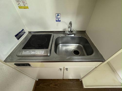 キッチン　現状優先。設置は現地と異なる可能性があります。