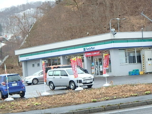 コンビニ　ファミリーマート小樽長橋5丁目店（コンビニ）まで350m