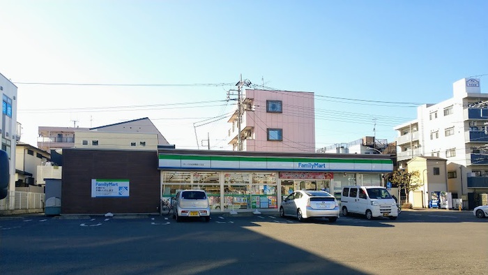 コンビニ　ファミリーマートサンズ中央林間4丁目店（コンビニ）まで221m
