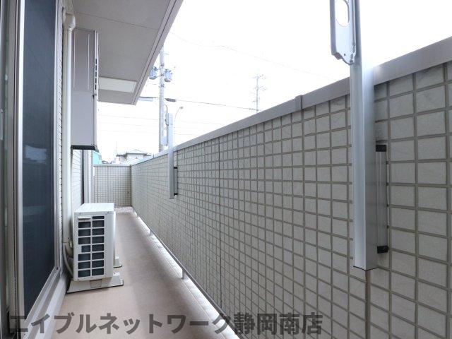 バルコニー　お洗濯にも便利なバルコニー付き